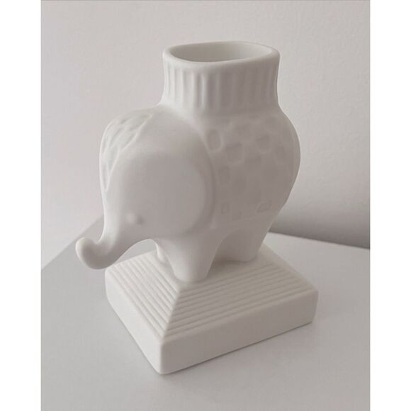 Jonathan Adler
Elephant Match Strike - Picture 4 of 5